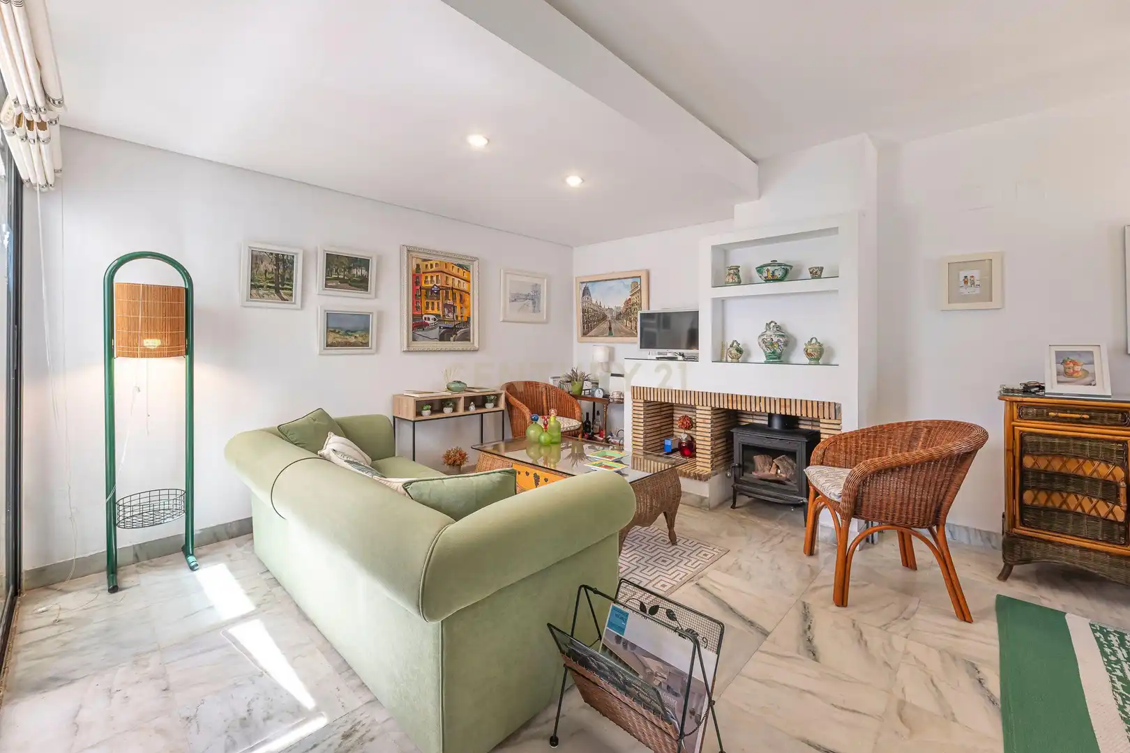 Sala d'estar de Casa adosada en venda en Estepona amb Jardí privat, Forn i Rentadora