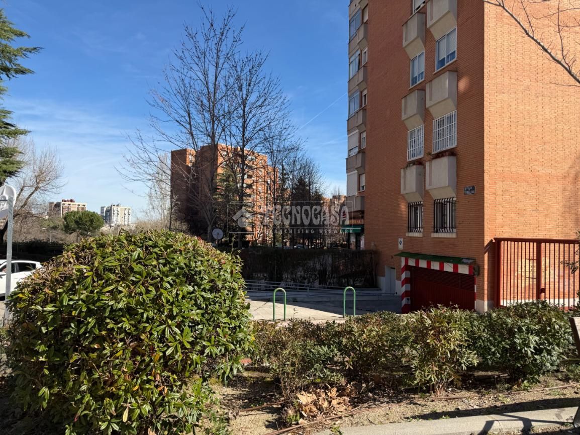 Exterior view of Garage for sale in  Madrid Capital
