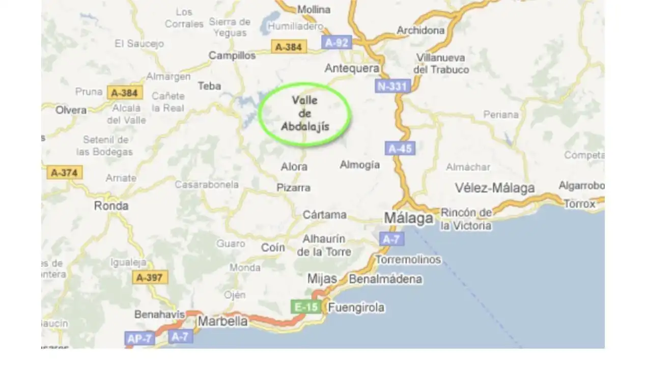 Vista exterior de Casa o xalet en venda en Valle de Abdalajís amb Aire condicionat, Terrassa i Moblat