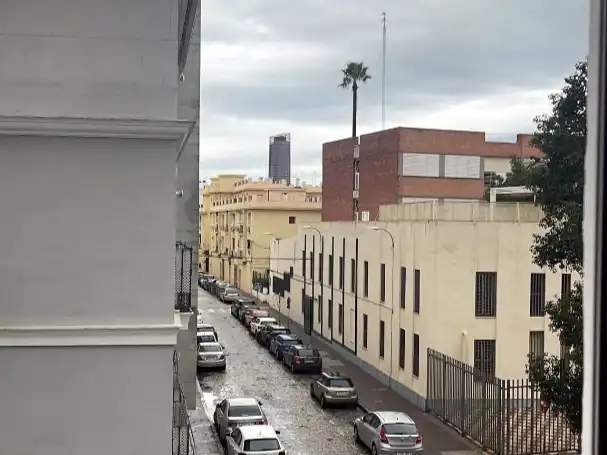 Außenansicht von Wohnung zum Verkauf in  Sevilla Capital mit Klimaanlage und Balkon