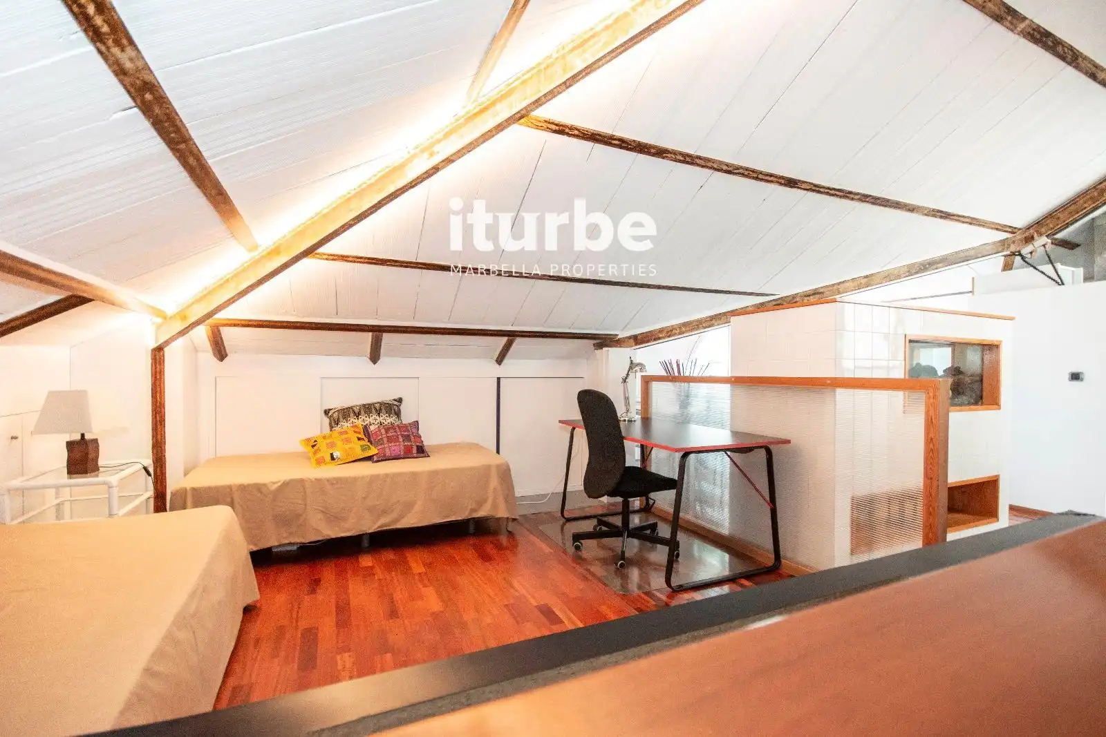 Schlafzimmer von Dachboden zur Miete in Fuengirola mit Klimaanlage, Terrasse und Möbliert