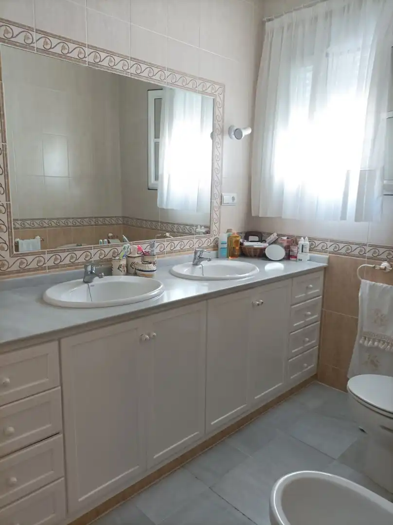 Bany de Casa o xalet en venda en Utrera amb Aire condicionat, Calefacció i Terrassa
