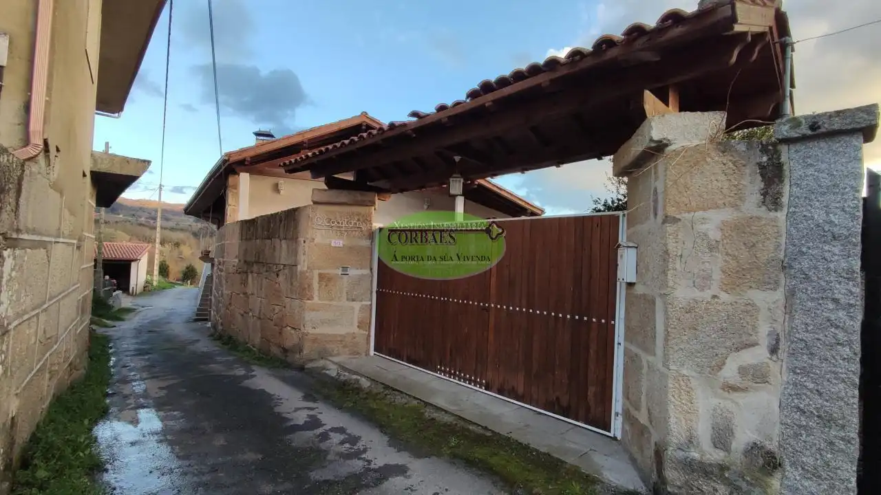 Vista exterior de Casa o xalet en venda en Paderne de Allariz amb Calefacció, Jardí privat i Parquet