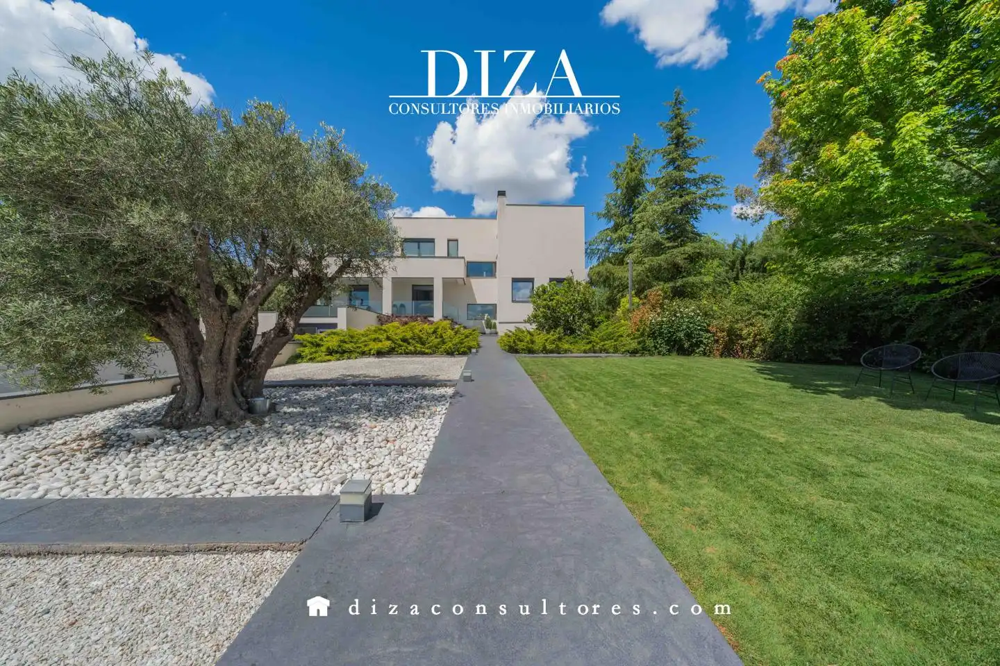 Vista exterior de Casa o chalet en venta en Boadilla del Monte con Aire acondicionado, Calefacción y Jardín privado