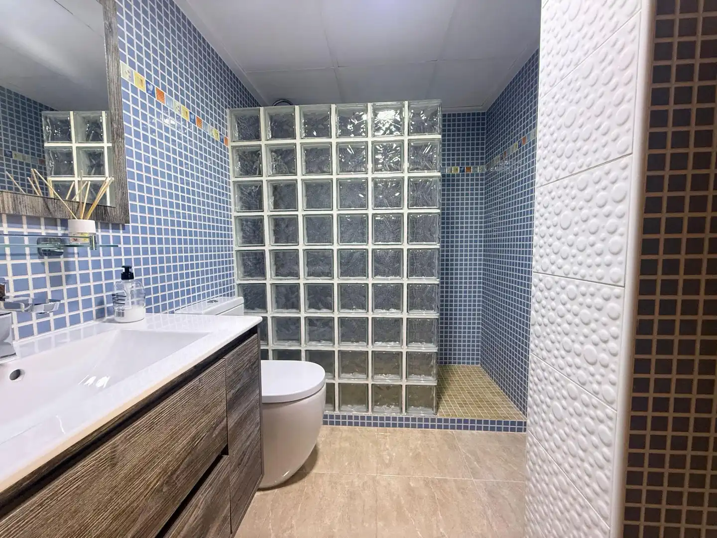 Badezimmer von Wohnung zur Miete in Águilas mit Klimaanlage, Parkett und Terrasse