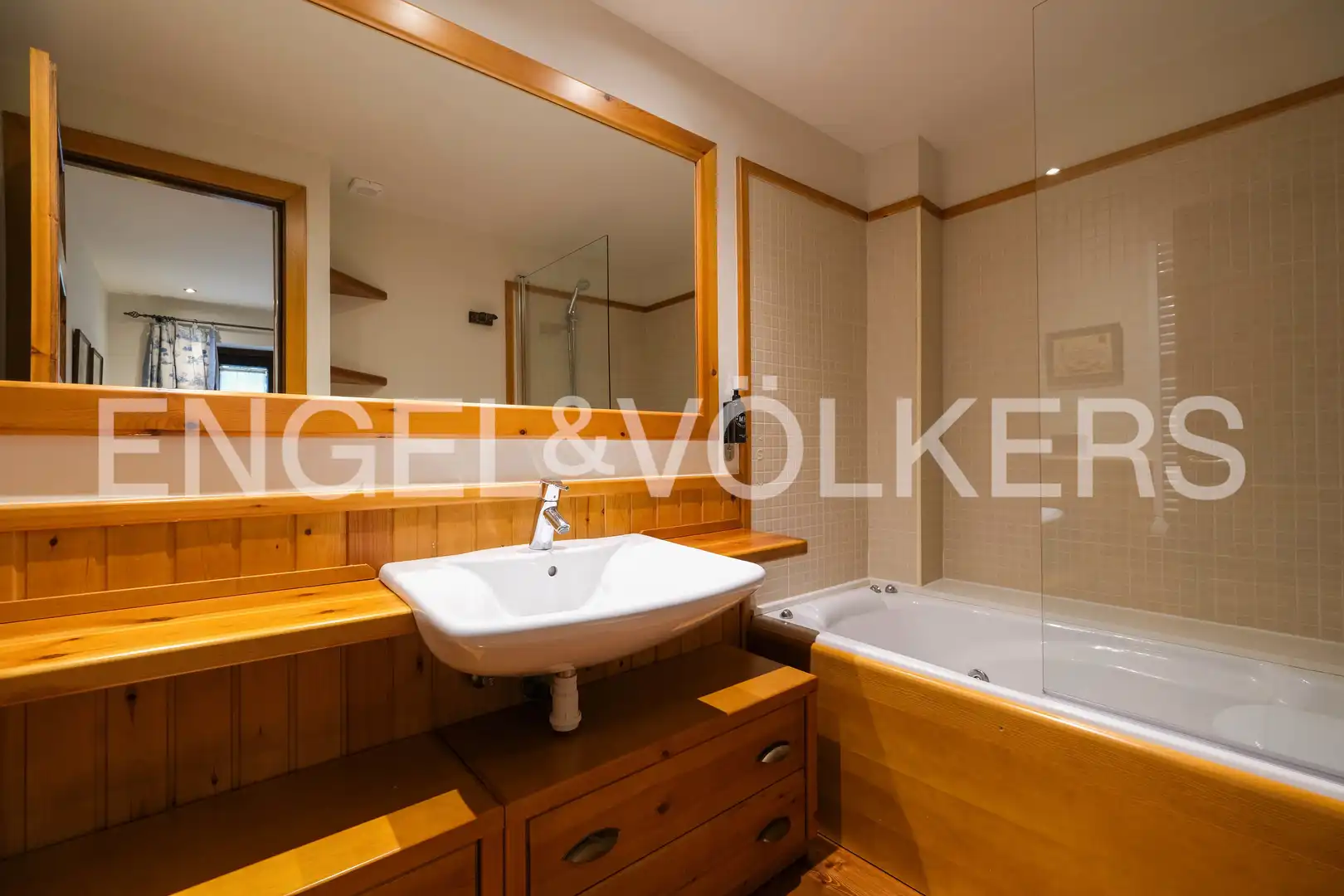 Baño de Piso en venta en Naut Aran con Trastero y Balcón