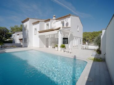 Villa mit Pool zum Verkauf in Carrer de Sants Rosa de Lima, 40