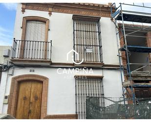 Vista exterior de Casa o xalet en venda en San Juan del Puerto amb Aire condicionat i Terrassa