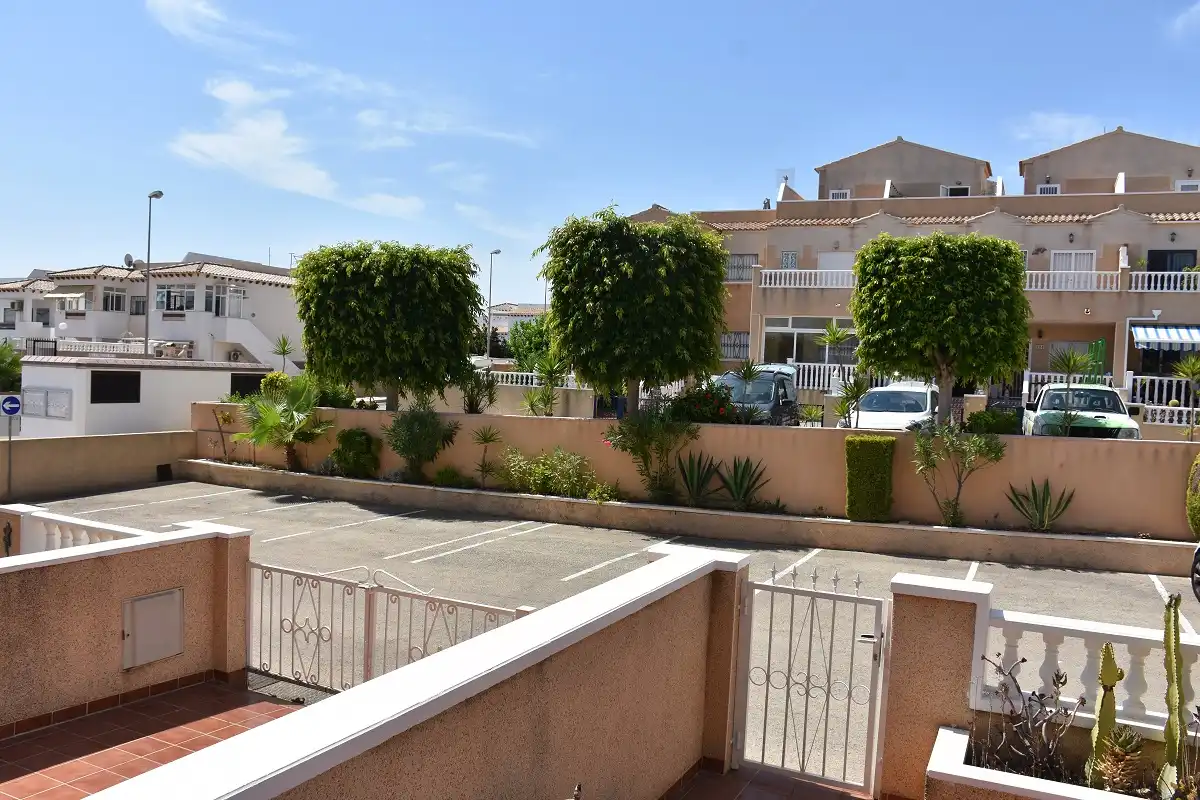 Vista exterior de Dúplex en venta en Orihuela con Terraza, Piscina y Amueblado