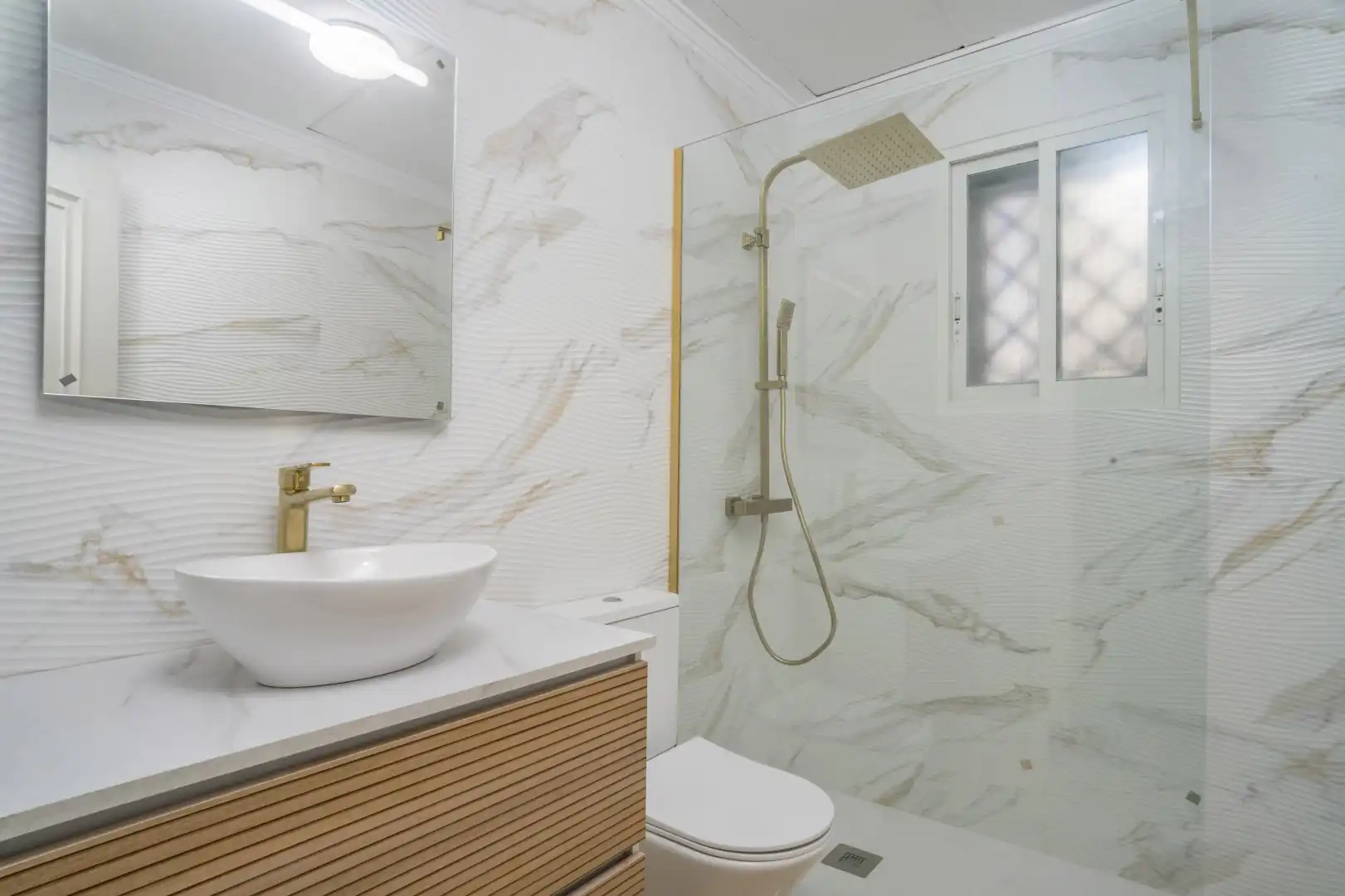 Baño de Planta baja en venta en Marbella con Jardín privado, Terraza y Piscina