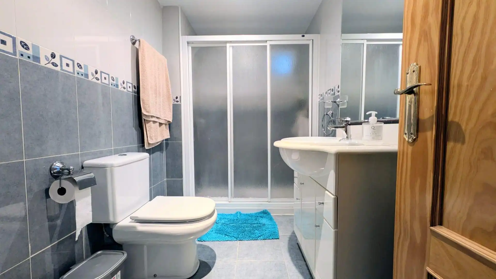 Baño de Apartamento de alquiler en Fuengirola con Aire acondicionado, Calefacción y Terraza