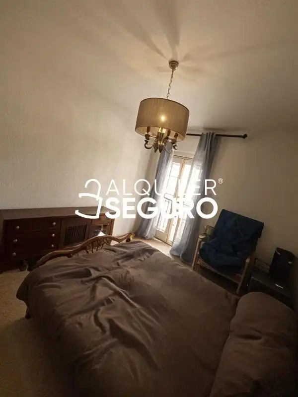 Habitación de Piso de alquiler en Granada con Terraza y Amueblado