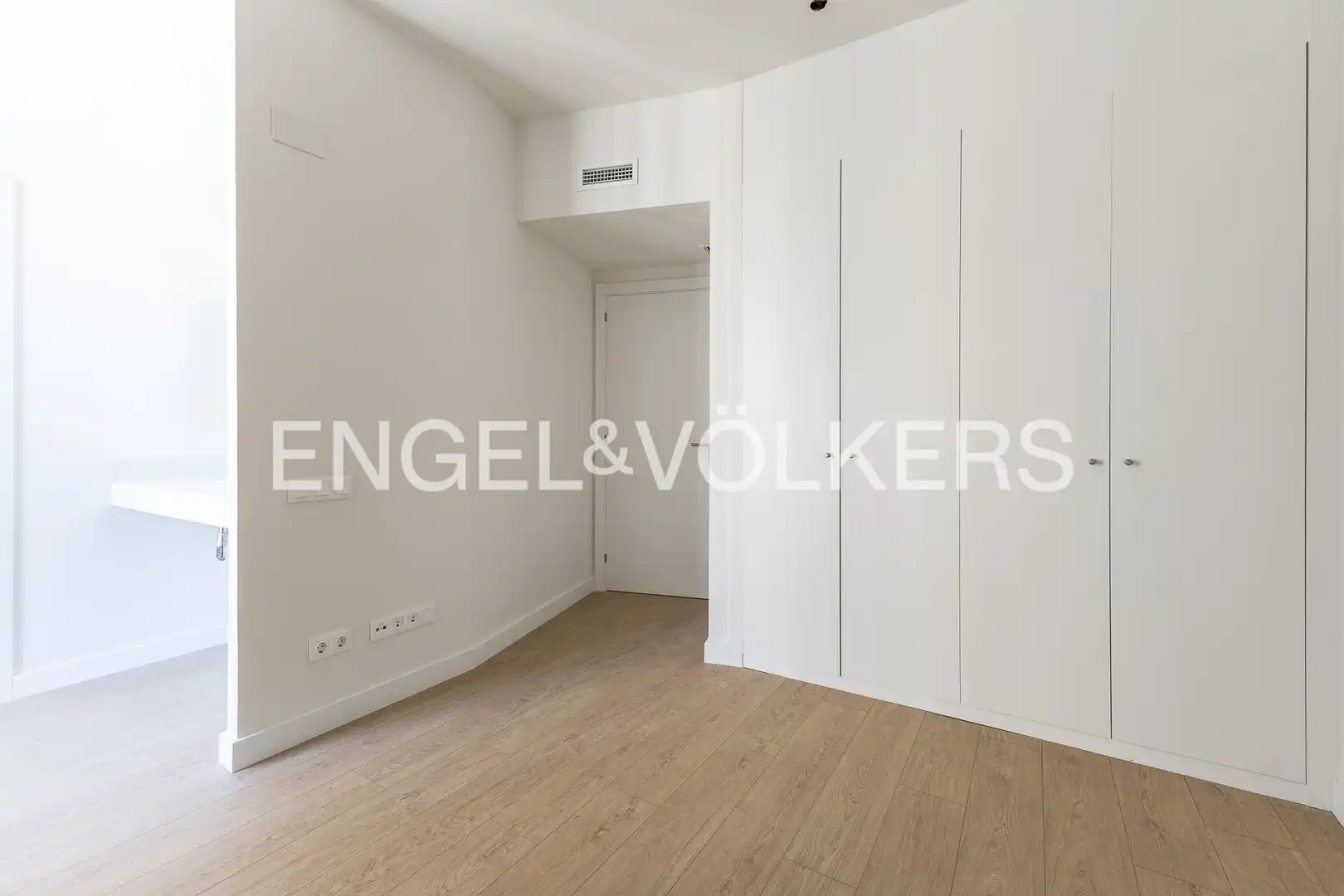 Habitación de Ático en venta en Vilanova i la Geltrú con Aire acondicionado, Calefacción y Terraza