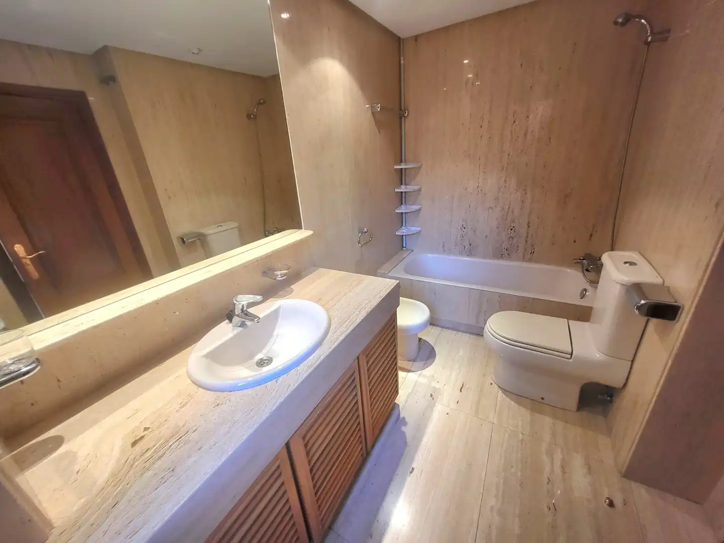Badezimmer von Wohnung zur Miete in Cáceres mit Klimaanlage, Heizung und Parkett
