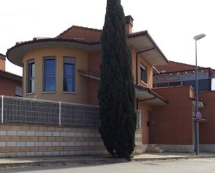 Vista exterior de Casa o xalet en venda en  Huesca Capital amb Calefacció, Terrassa i Traster