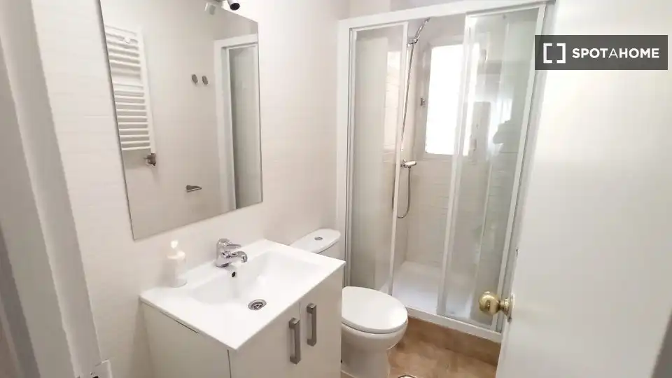 Room in Tres Olivos - Valverde