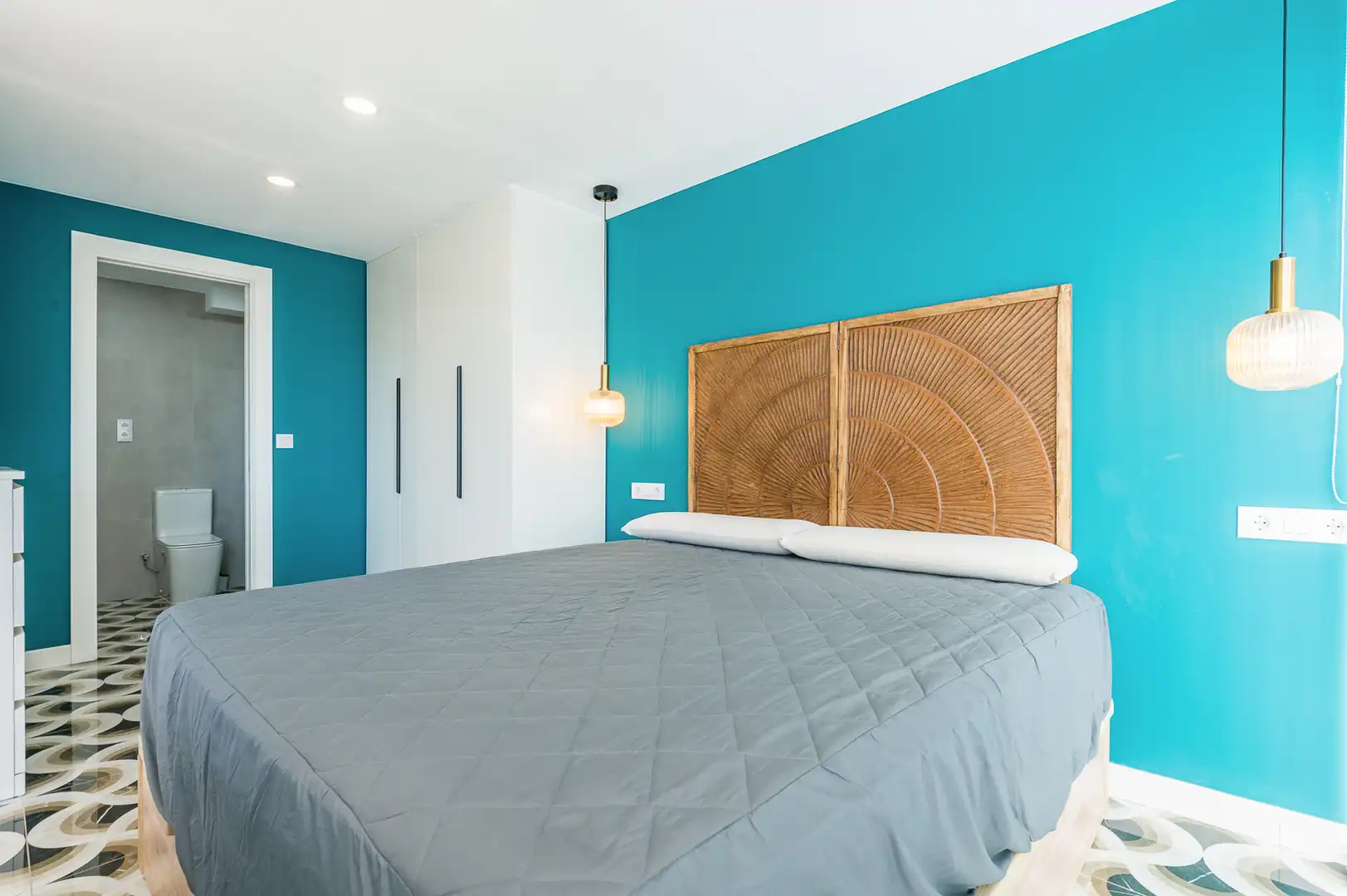 Habitación de Piso en venta en Alicante / Alacant con Aire acondicionado, Terraza y Amueblado