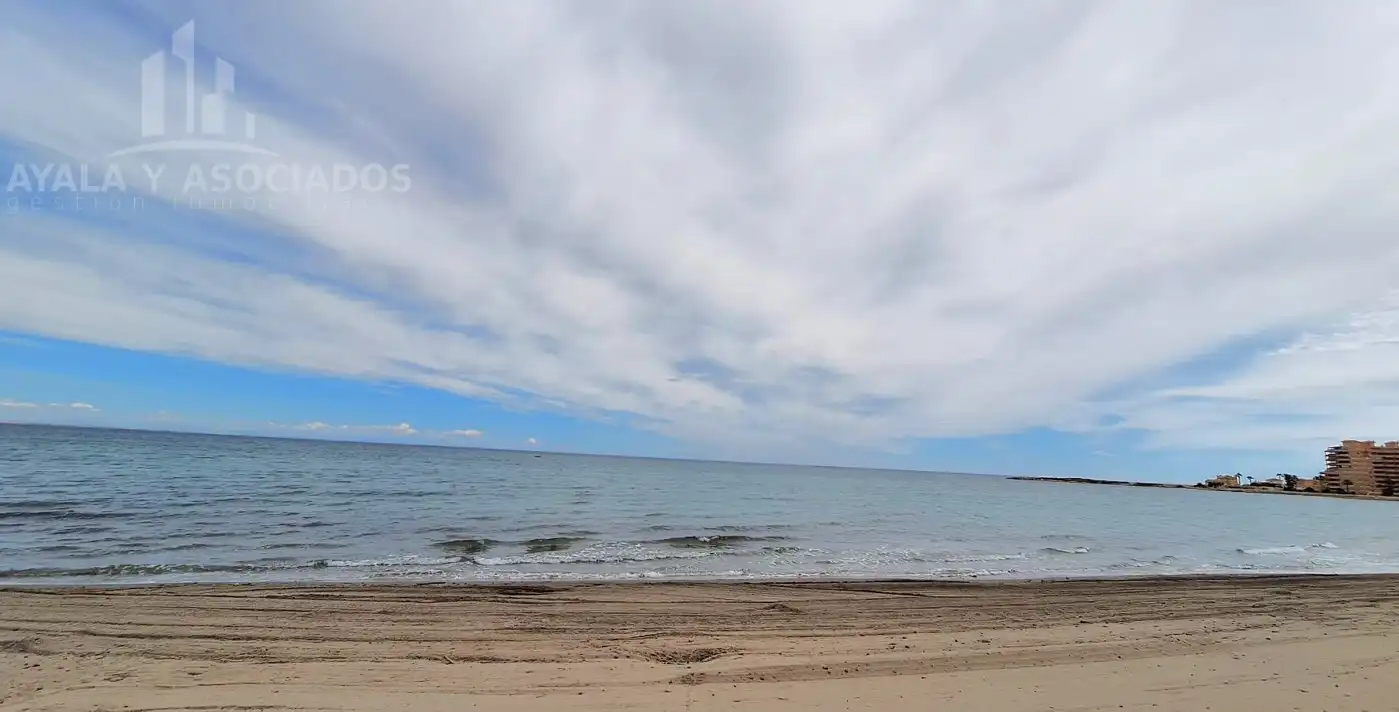 Vista exterior de Piso en venta en La Manga del Mar Menor con Terraza, Trastero y Piscina comunitaria