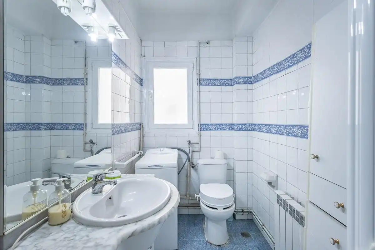 Bathroom of Flat for sale in Ronda