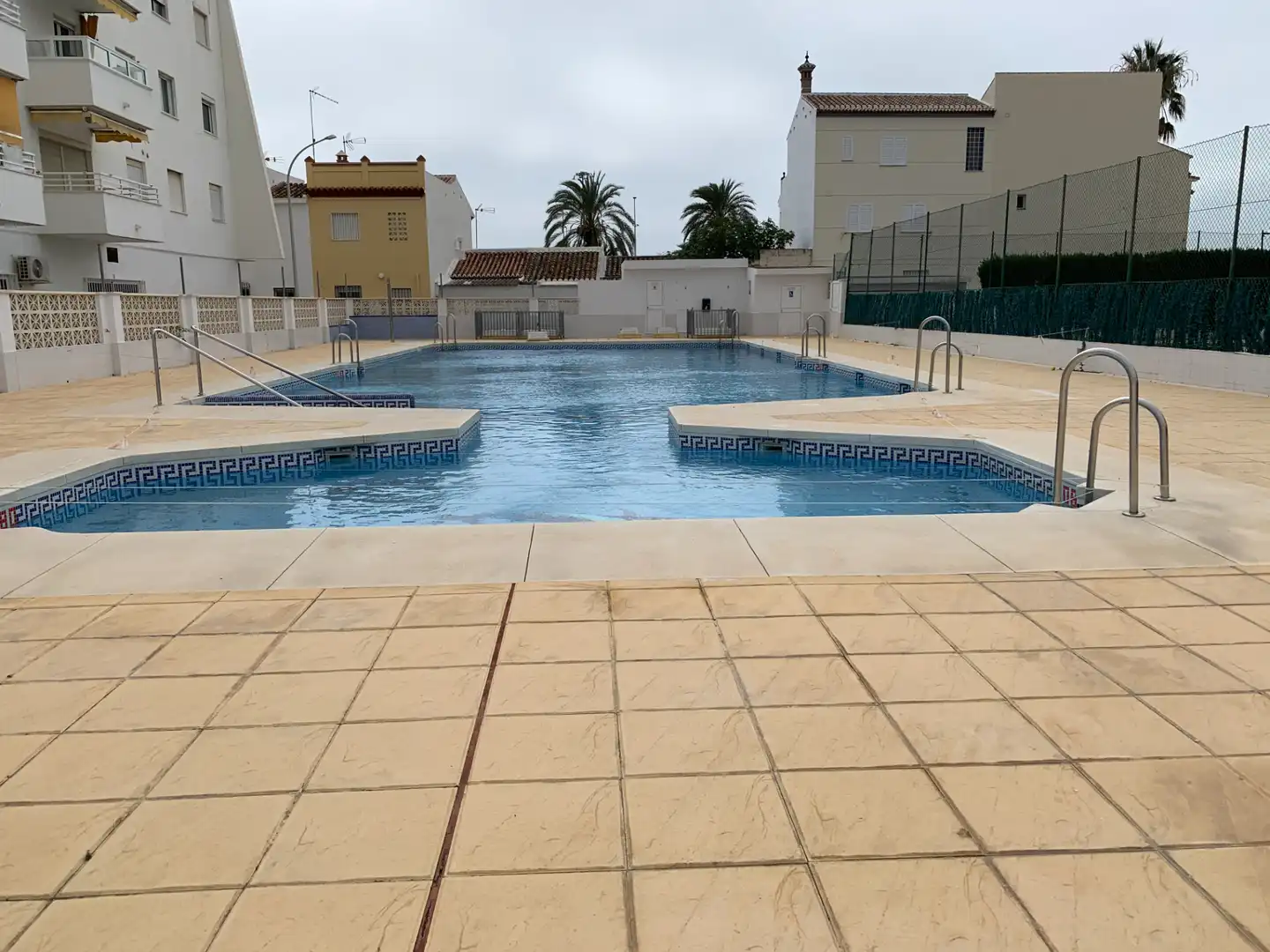 Piscina de Apartament de lloguer en Vélez-Málaga amb Aire condicionat, Calefacció i Terrassa