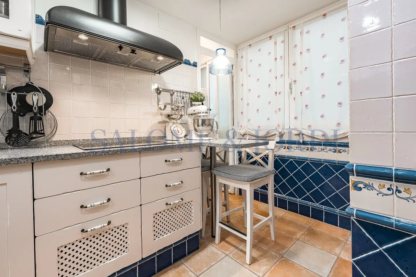 Küche von Wohnung zum Verkauf in Vilassar de Mar mit Klimaanlage, Heizung und Parkett