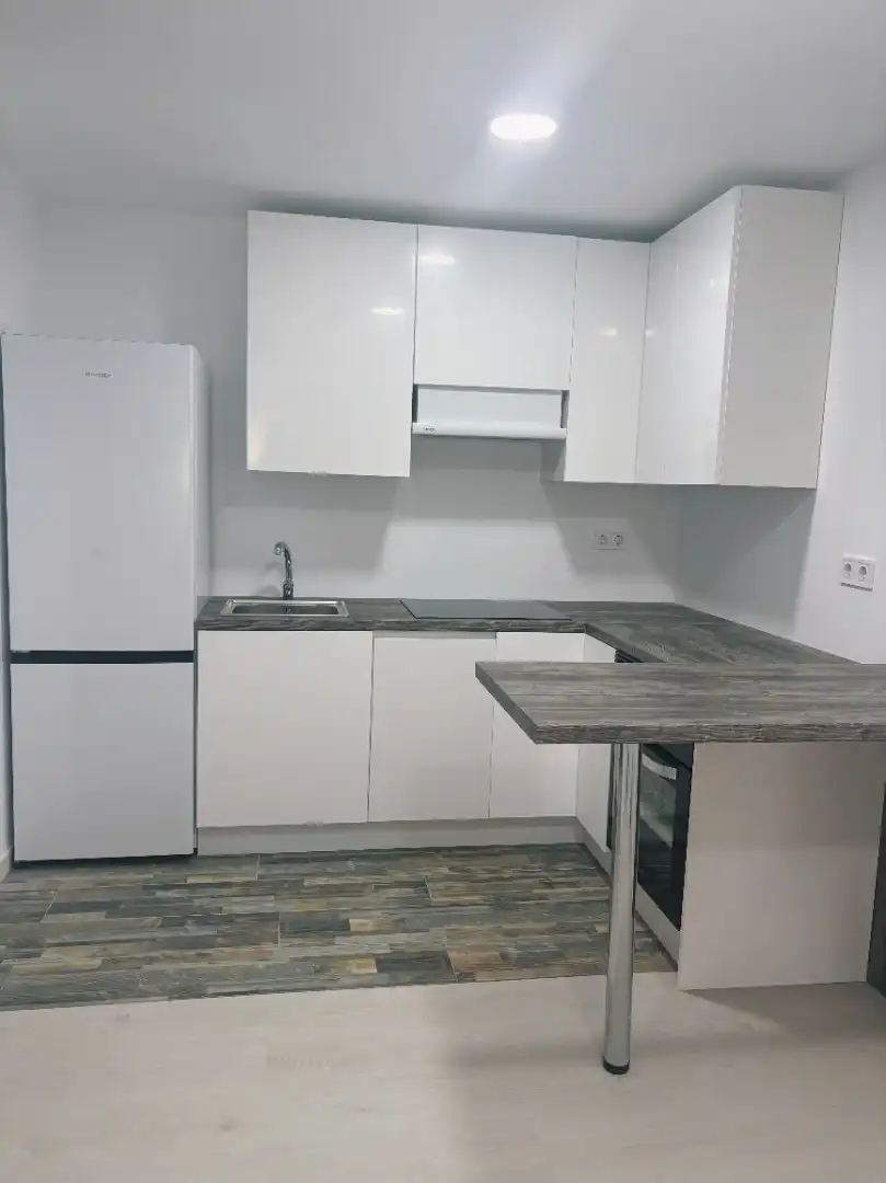 Study for rent in Calle Isla de la Toja, 14, Parque de la Coruña - Las Suertes
