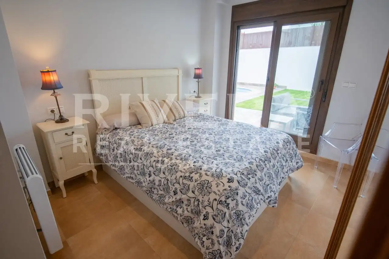 Schlafzimmer von Wohnung zum Verkauf in Sanxenxo mit Heizung, Terrasse und Abstellraum