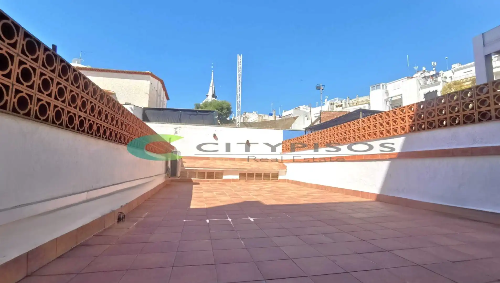 Flat with lift for sale in Avenida de Santiago Rusiñol, imagen 3