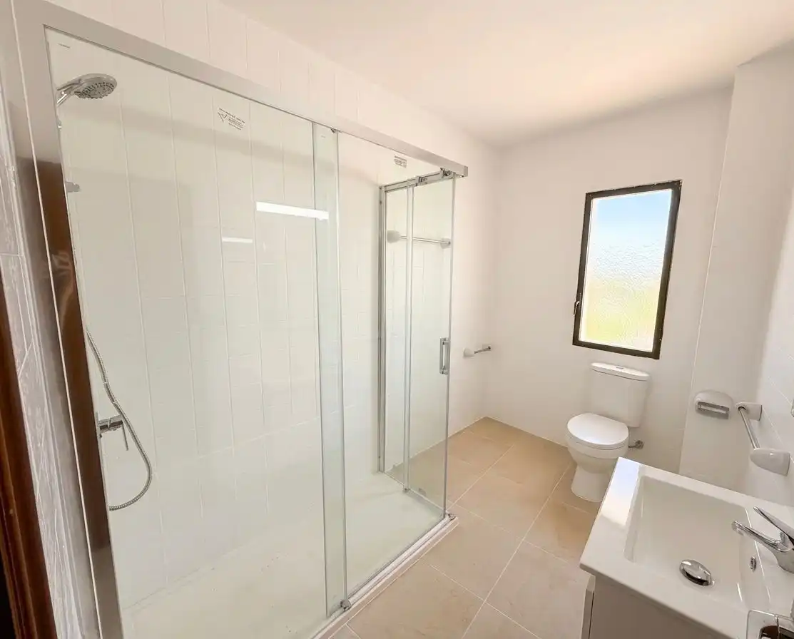 Badezimmer von Wohnung zur Miete in Linares mit Möbliert, Ofen und Waschmaschine