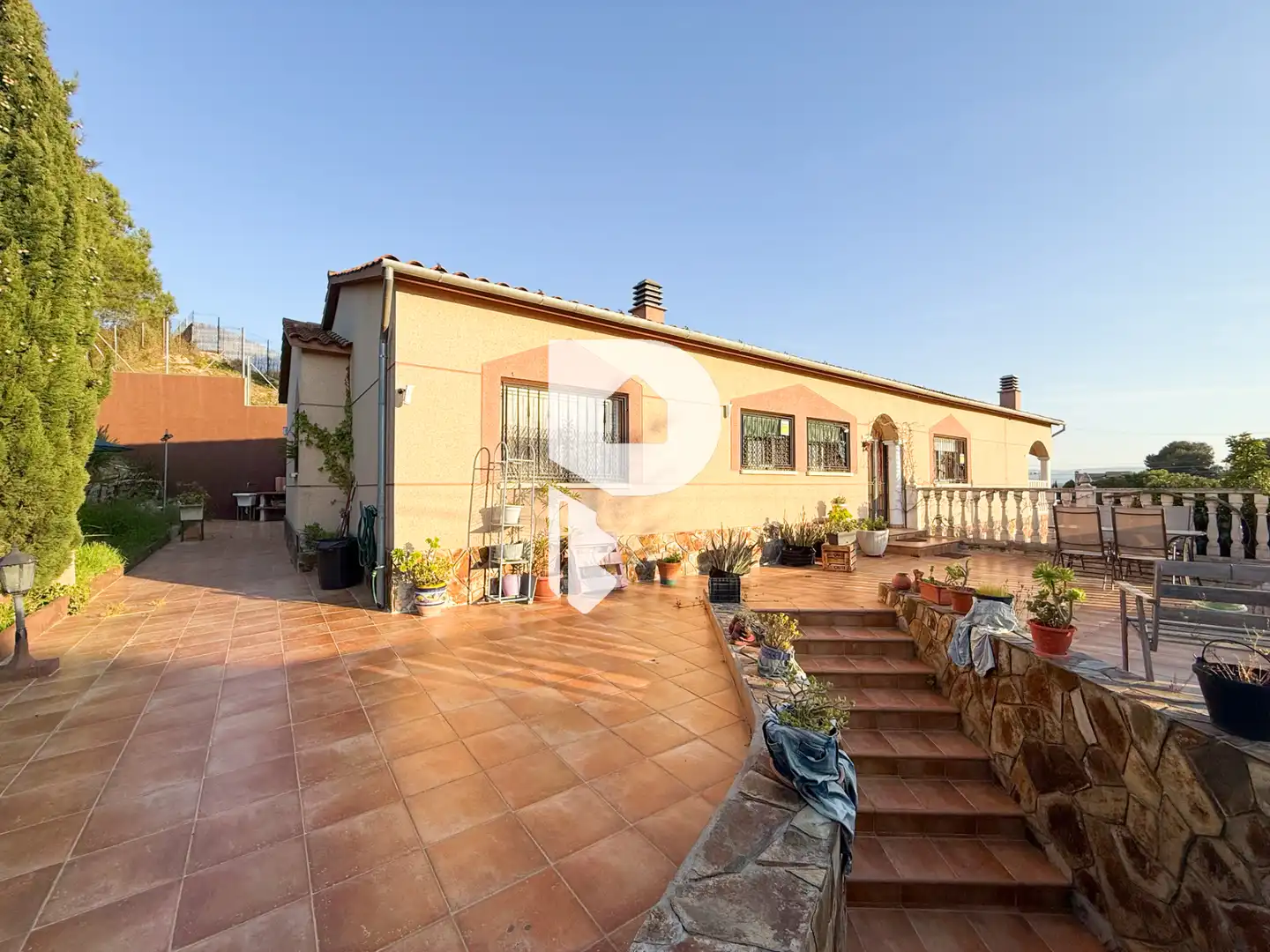 Vista exterior de Casa o xalet en venda en Sant Esteve Sesrovires amb Aire condicionat, Calefacció i Jardí privat