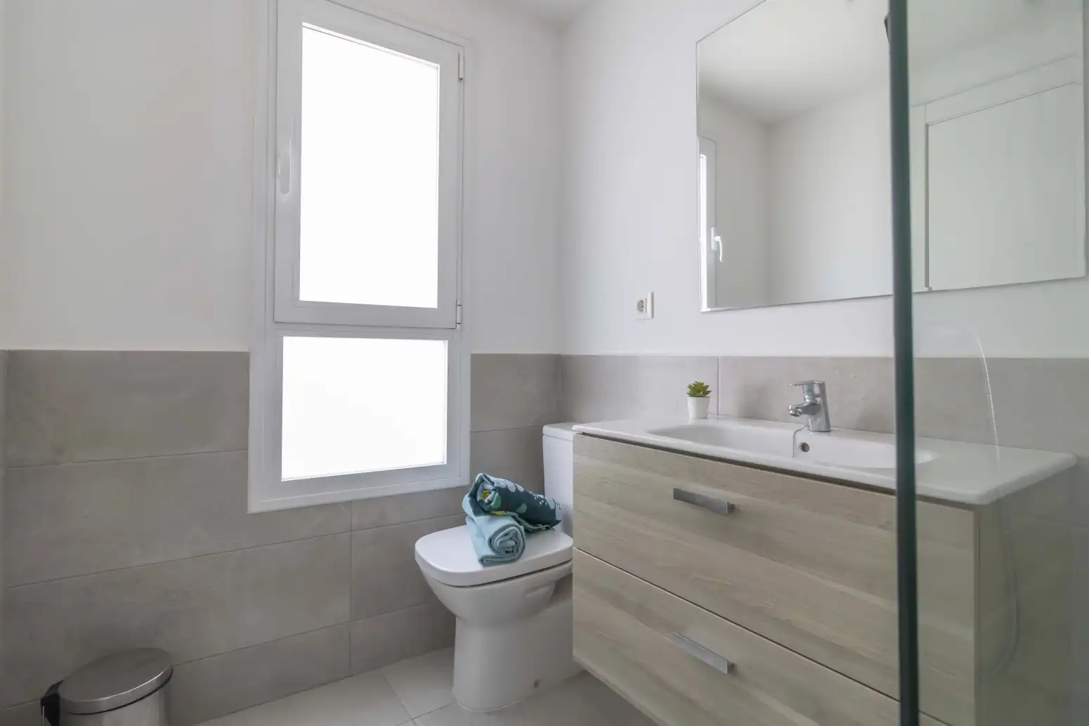 Baño de Piso en venta en Sevilla con Aire acondicionado, Calefacción y Jardín privado