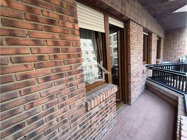 Piso con balcón en venta en Calle Belchite