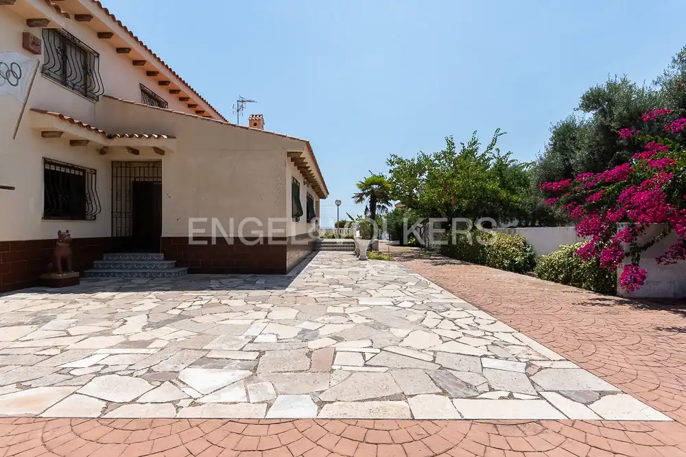 Vista exterior de Casa o chalet en venta en Vinaròs con Calefacción, Jardín privado y Terraza