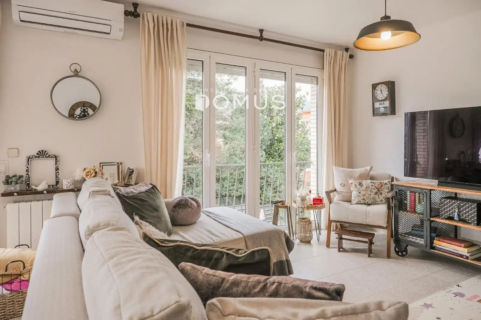 Living room of Houses for sale in Besalú  with Air Conditioner, Private garden and Terrace