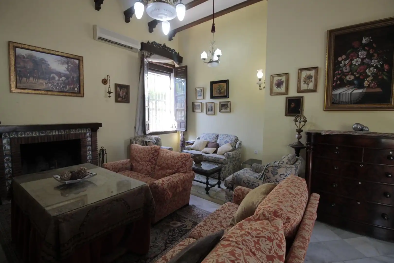Sala de estar de Casa o chalet en venta en El Castillo de las Guardas con Jardín privado, Trastero y Piscina