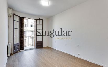 Bedroom of Flat for sale in  Barcelona Capital  with Air Conditioner, Heating and Private garden