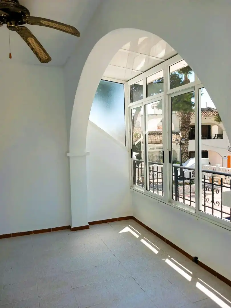 Casa adosada en venta en Torrevieja con Amueblado, Balcón y Piscina comunitaria