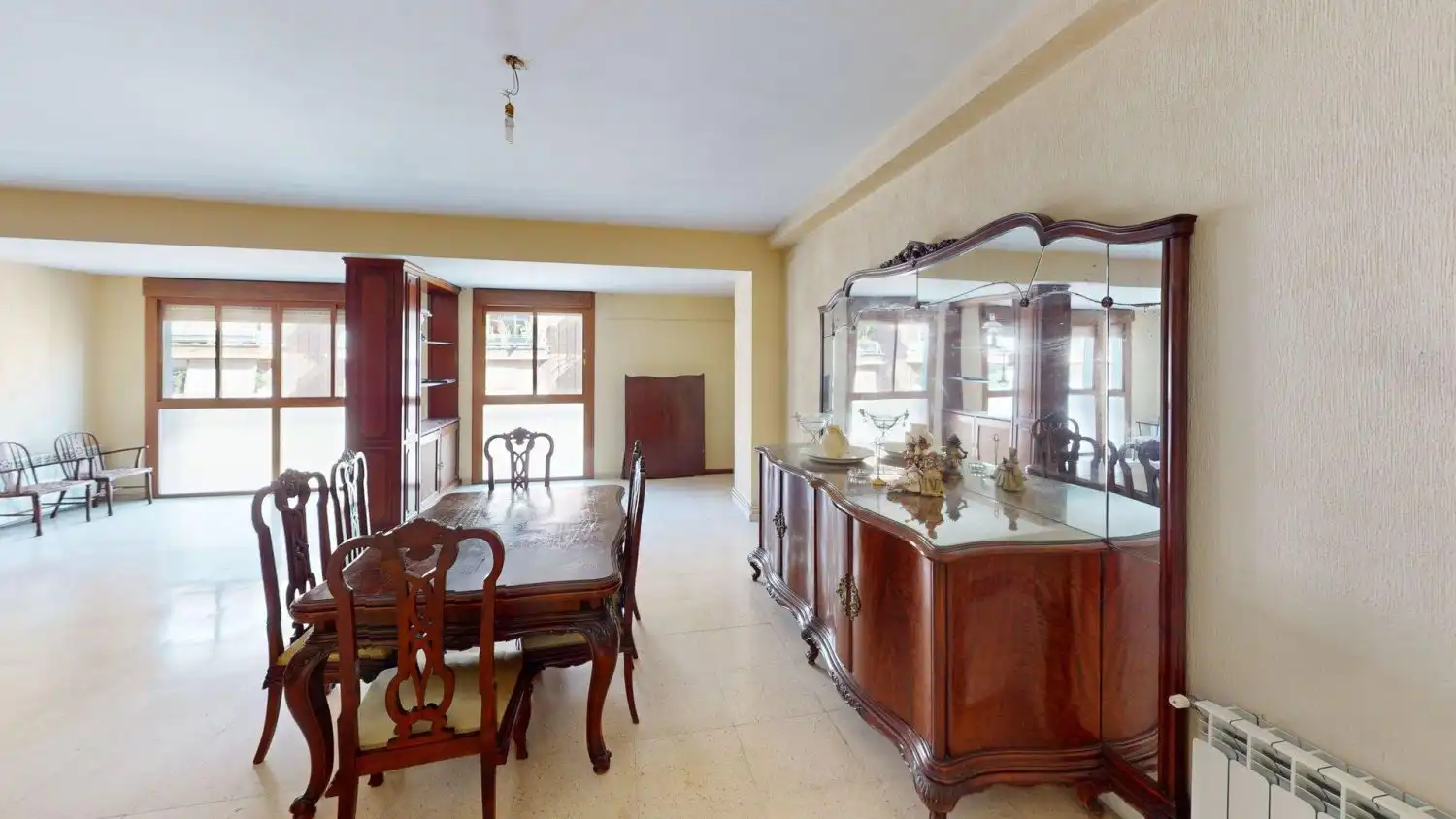 Comedor de Piso en venta en Sevilla con Calefacción, Terraza y Trastero