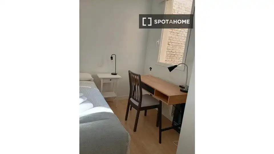 Bedroom of Flat for rent in Madrid  with Air Conditioner, Heating and Furnished