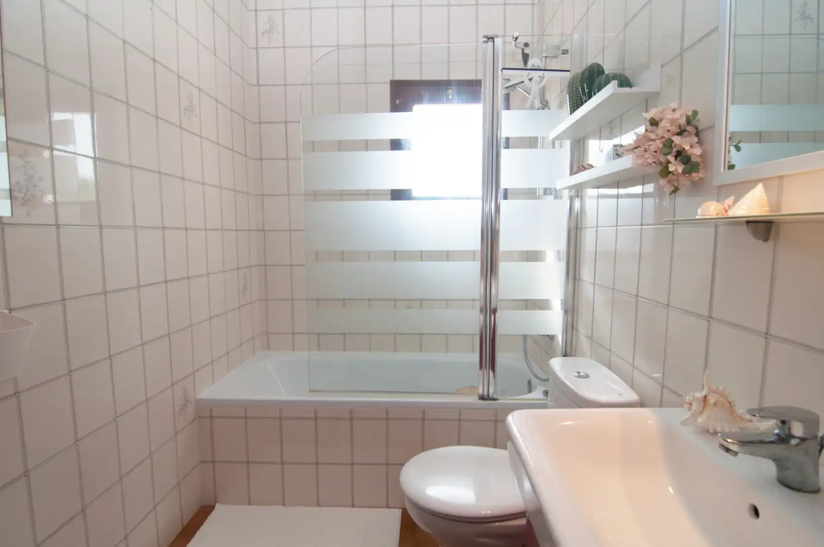 Baño de Ático en venta en L'Escala con Calefacción, Terraza y Amueblado