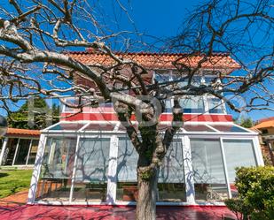 Vista exterior de Casa o xalet en venda en Cangas  amb Terrassa i Balcó