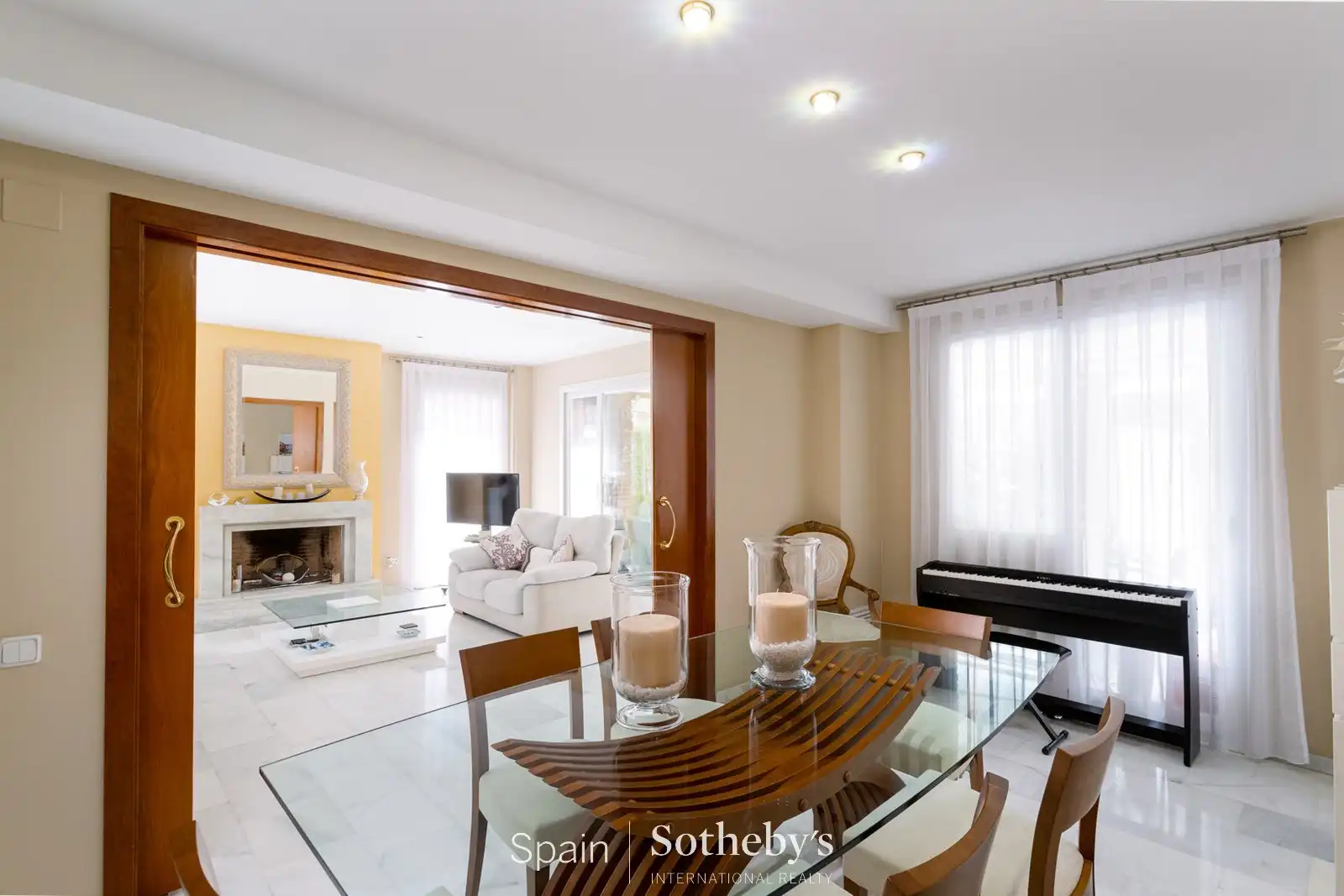 Sala de estar de Casa o chalet en venta en Alella con Aire acondicionado, Calefacción y Jardín privado