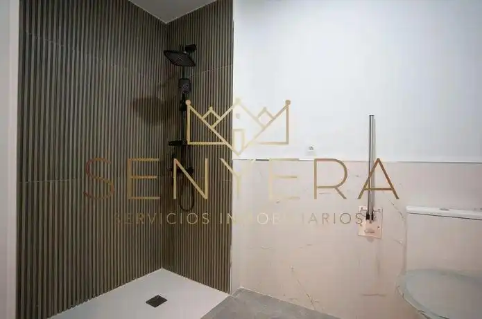 Bathroom of Study for sale in Valencia  with Air Conditioner, Terrace and Furnished