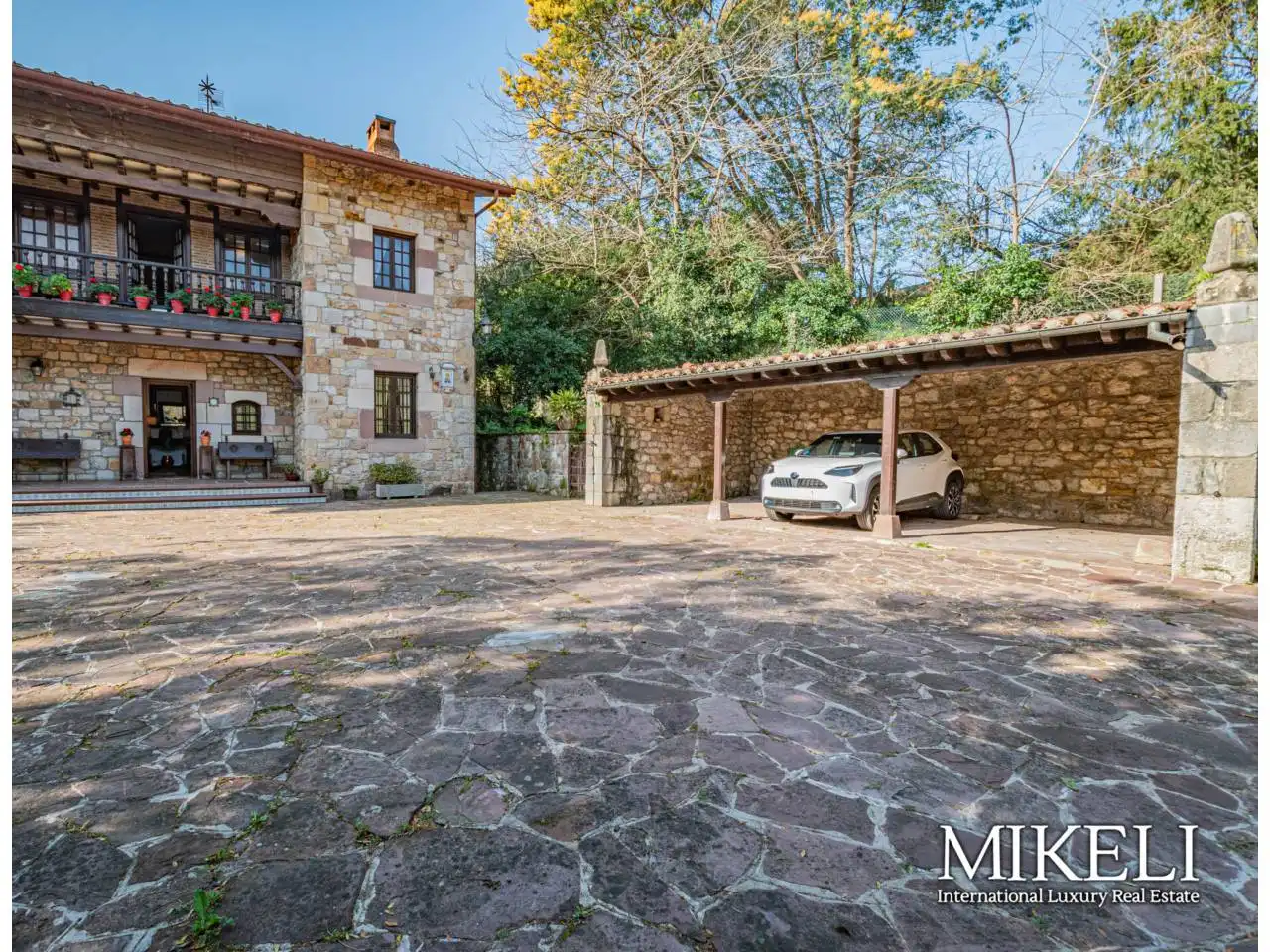 Aparcament de Casa o xalet en venda en Piélagos amb Calefacció, Jardí privat i Terrassa
