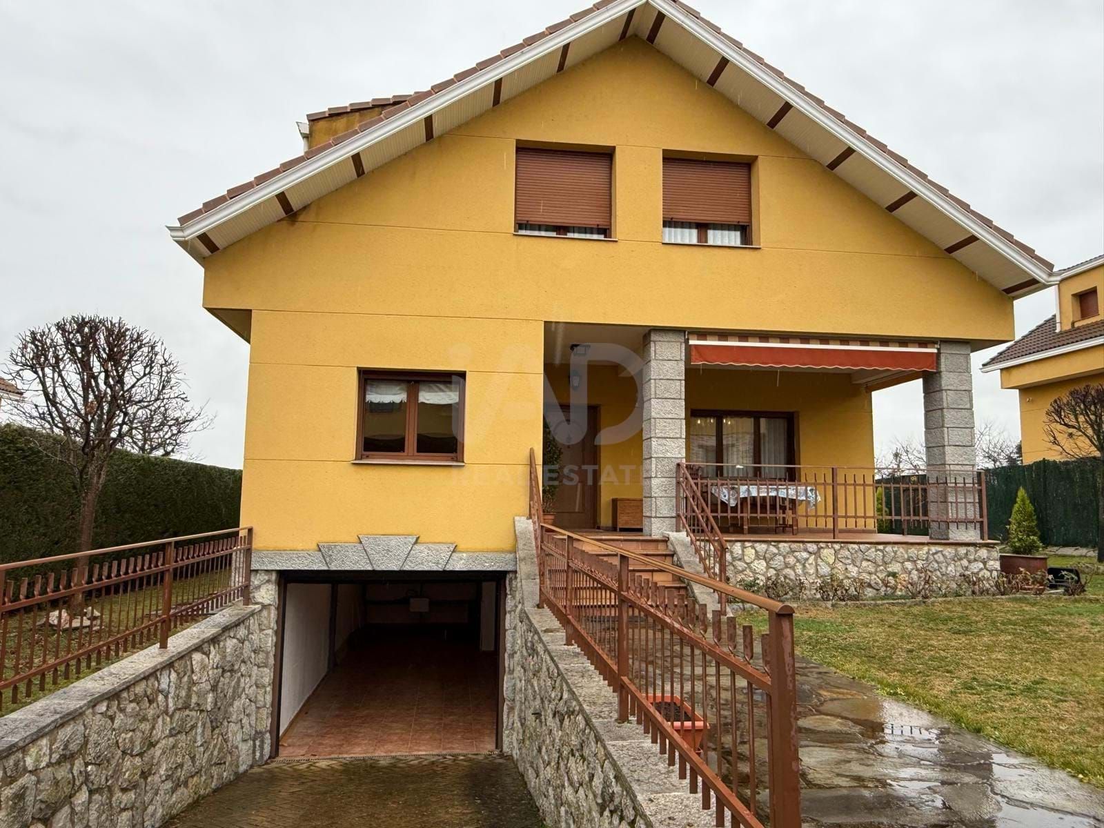 Vista exterior de Casa o xalet en venda en Santovenia de la Valdoncina amb Calefacció i Terrassa