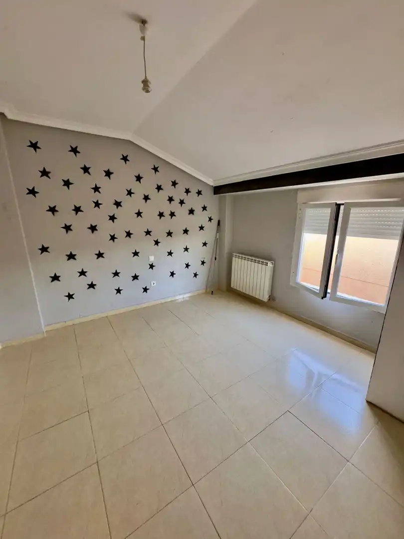 Habitación de Ático en venta en Valdepeñas con Terraza y Balcón