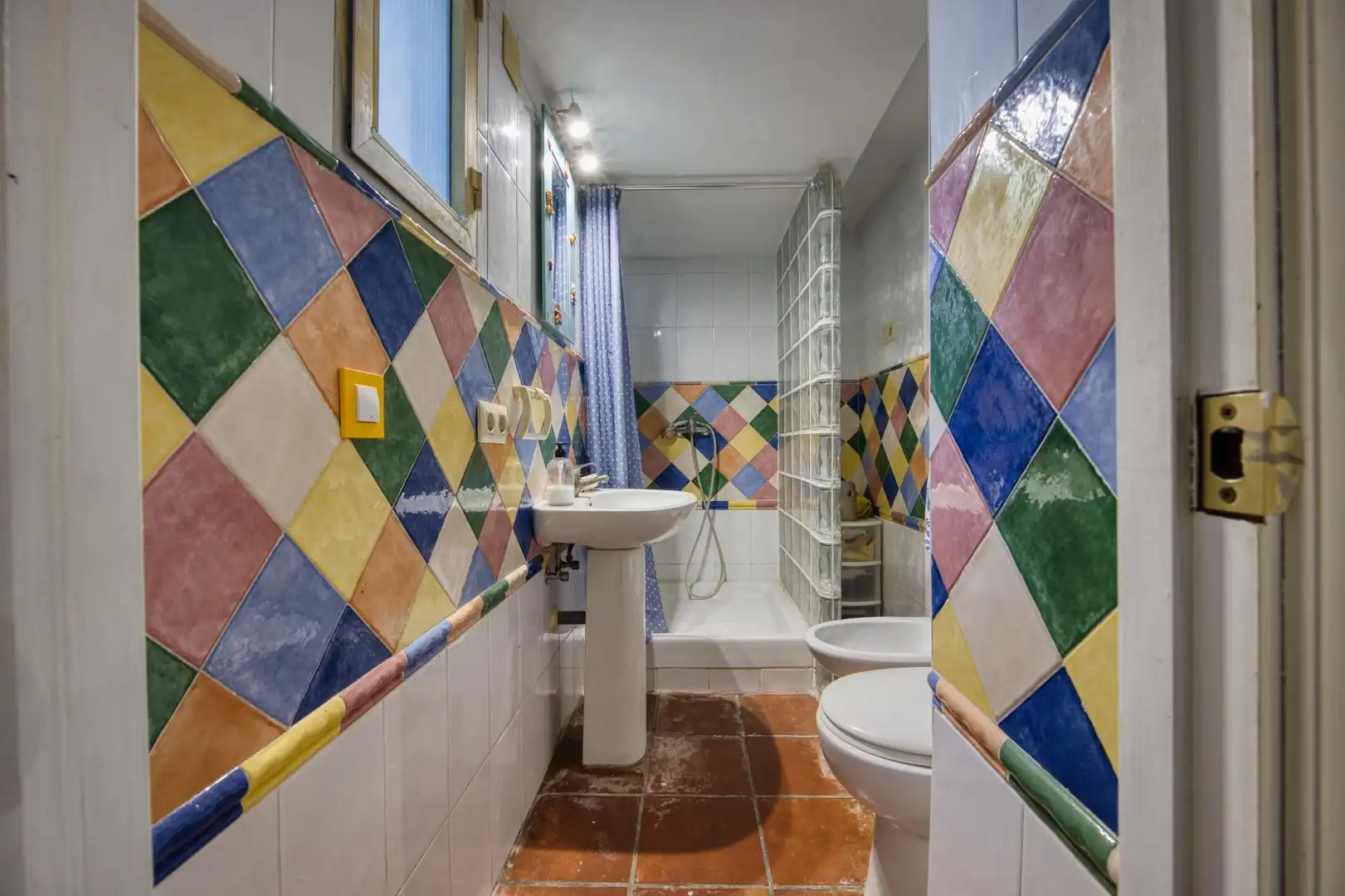 Baño de Casa adosada en venta en Mairena del Aljarafe con Aire acondicionado, Terraza y Trastero