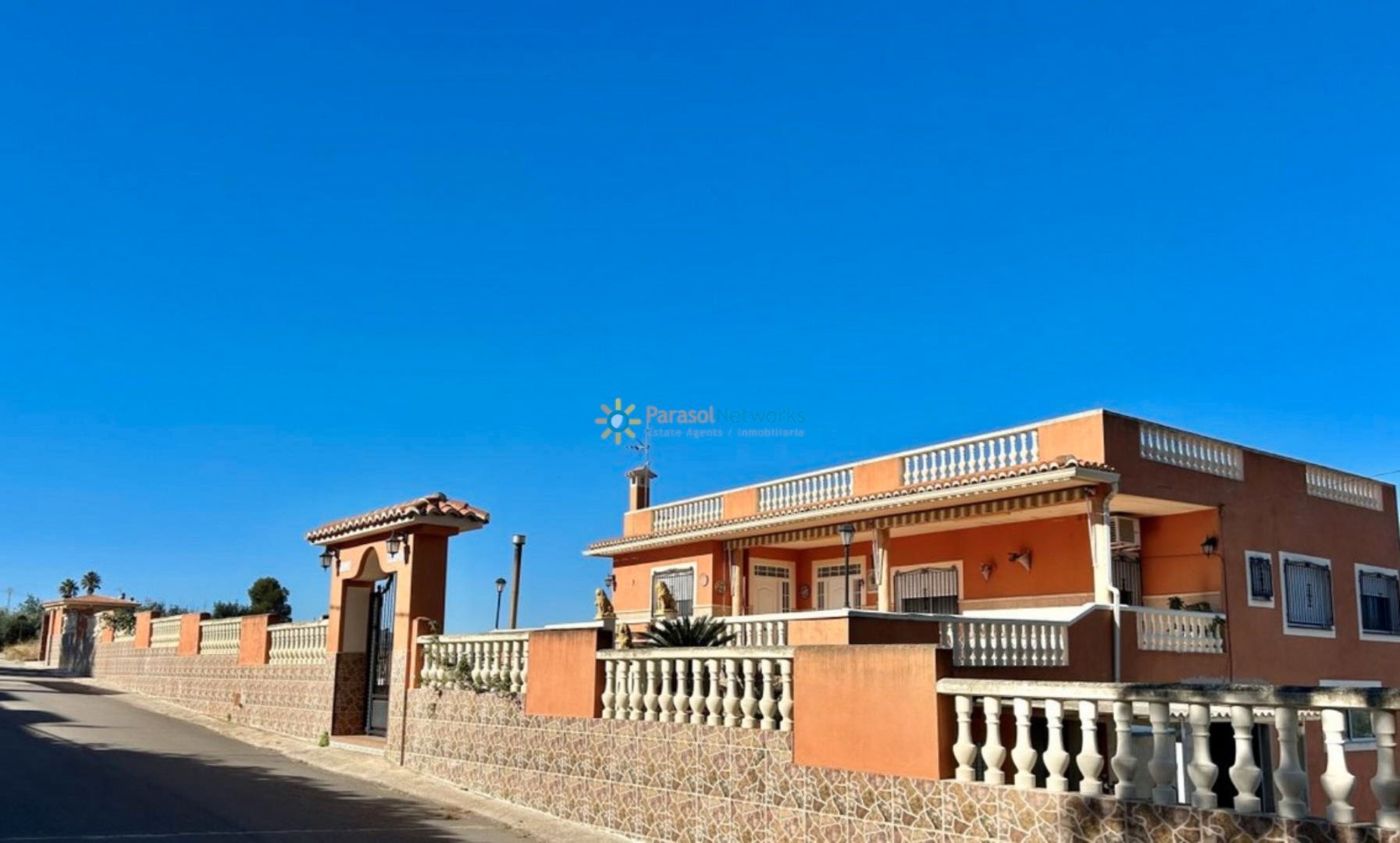 Vista exterior de Casa o xalet en venda en Benigànim amb Aire condicionat, Jardí privat i Terrassa