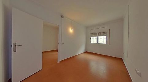 Foto 2 de Planta baixa en venda a Carrer del Canigó, El Raval, Santa Coloma de Gramenet