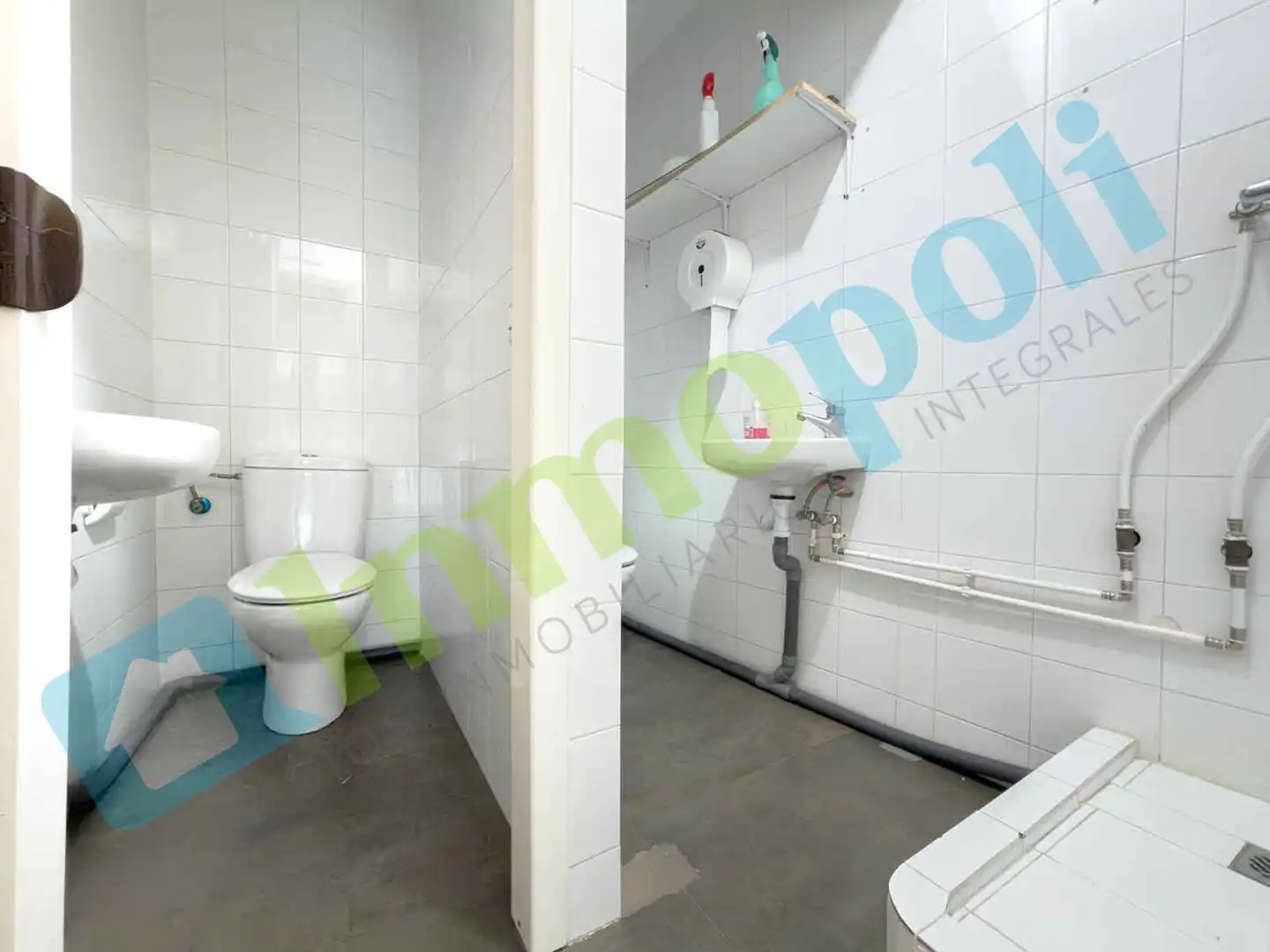 Bathroom of Industrial buildings for rent in Badajoz